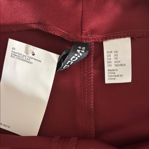 H&M Elegant Burgundy Women's Top with Bow Detail. NWT - Picture 5 of 5